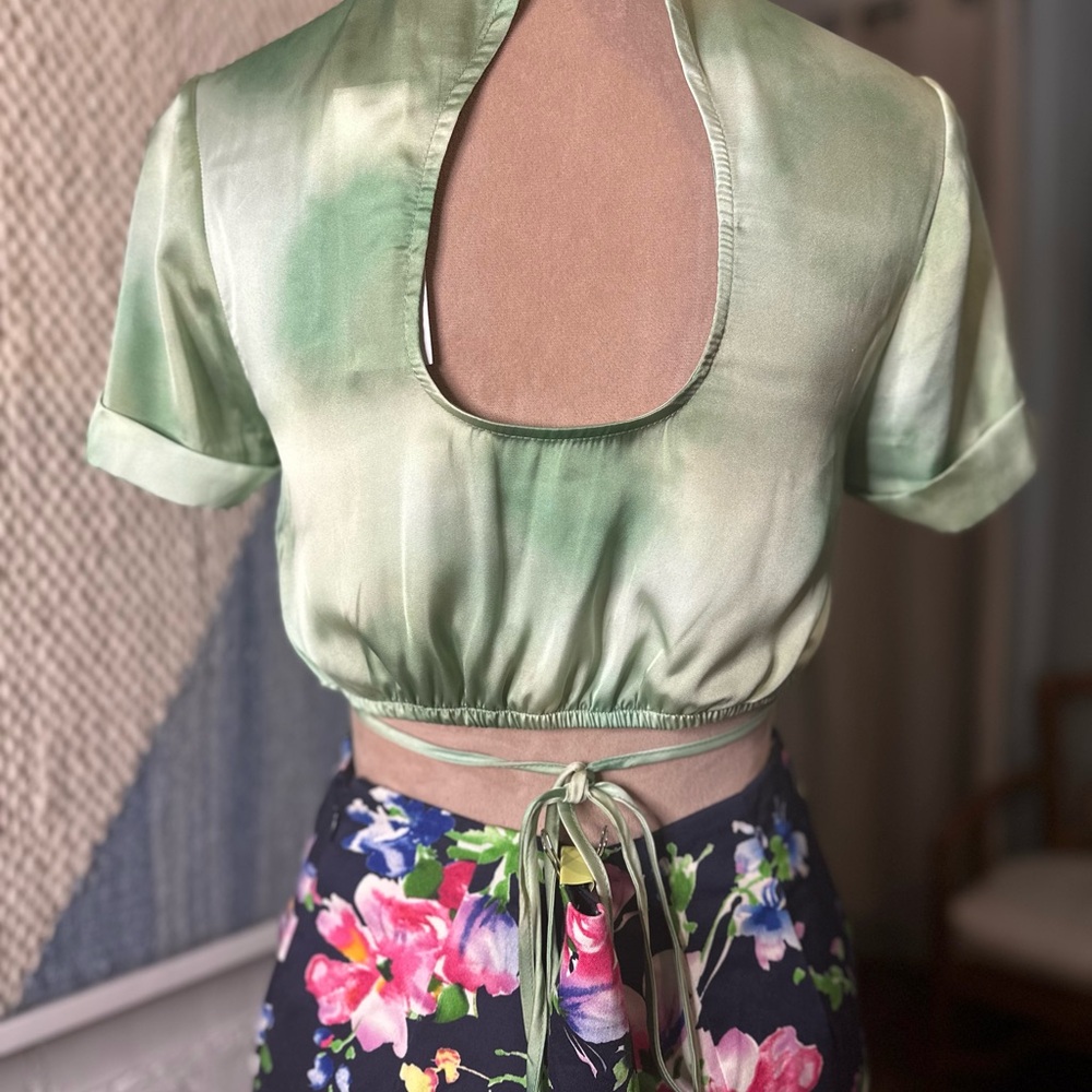 NWT Topshop Green Cuffed Sleeve Crop Top with Waist Tie Detail - Picture 8 of 10